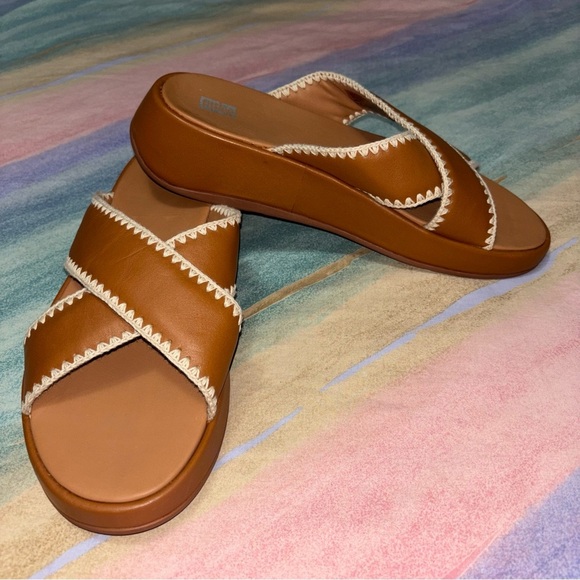 FitFlop Leather Stitch Crochet Mode Slip On Sandals women’s size 10 - Picture 2 of 9